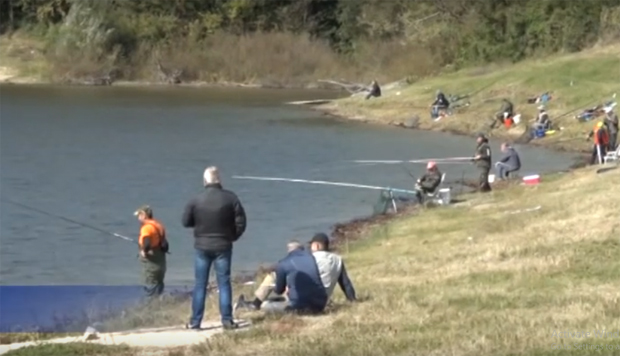 Пецање као терапија, удицу забацио и министар 